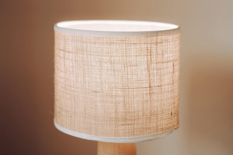 Kā vienkārši un lēti uzlabot mājas apgaismojumu