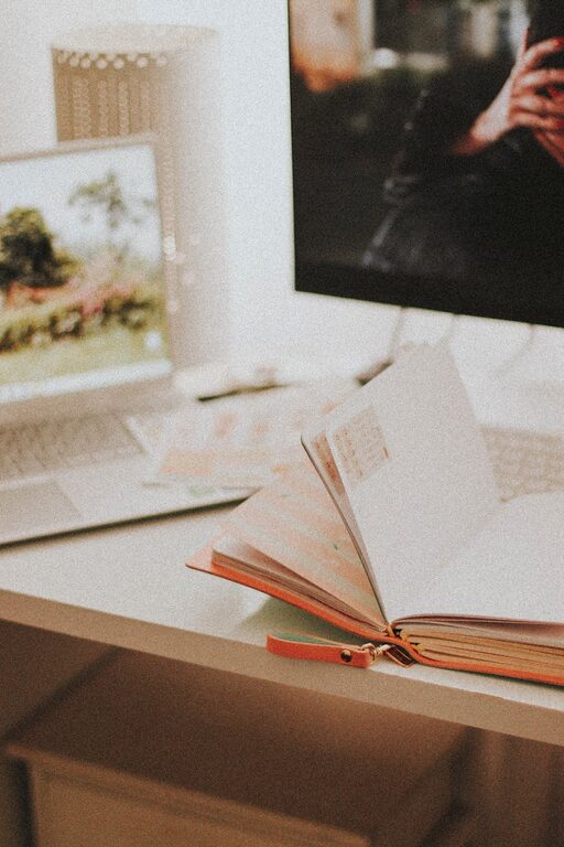 Padomi, kā efektīvi organizēt darba dienu mājas birojā